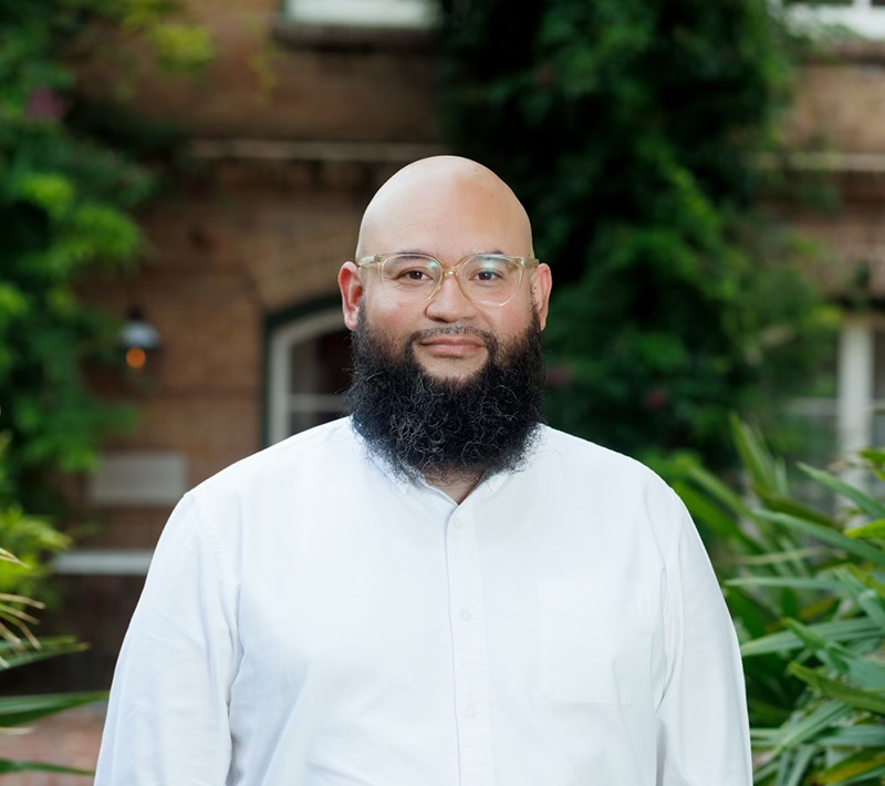 headshot of Adrian Mendez